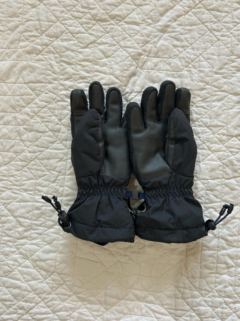The North Face Boys Insulated Winter Gloves in Charcoal/Black M Medium